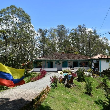 Bacoa Hostel Guatapé Exterior photo